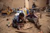 Äthiopien: Geflüchtete Kinder spielen in der Notunterkunft