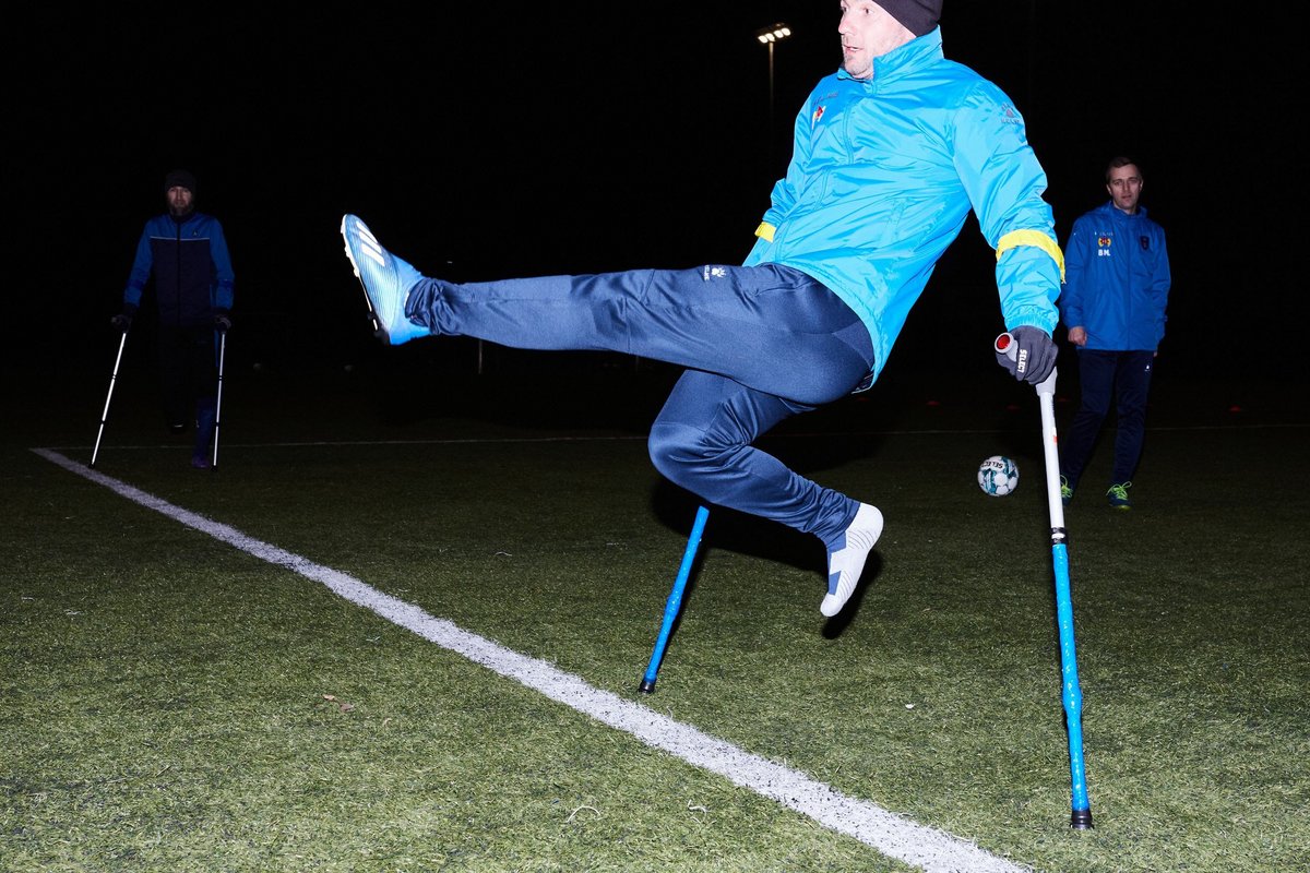 Ukraine: Torschusstraining der Amputierten-Fußballmannschaft