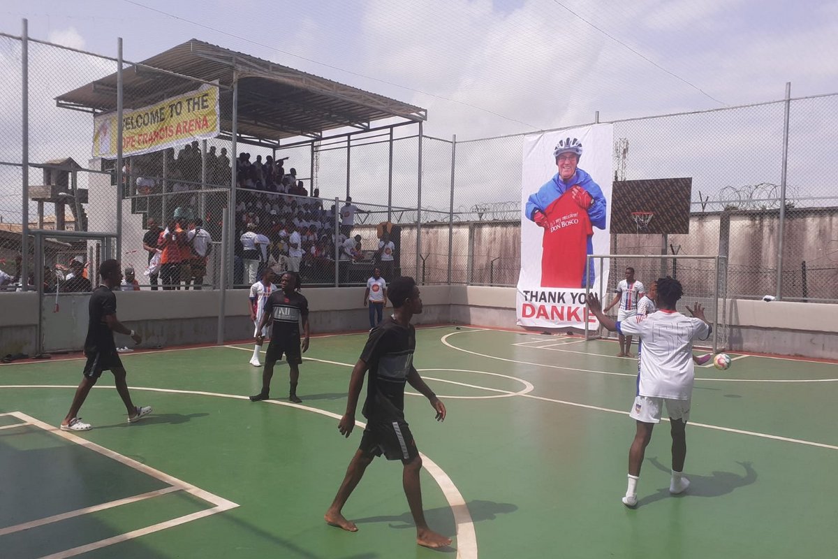 Liberia: Sportarena im Gefängnis